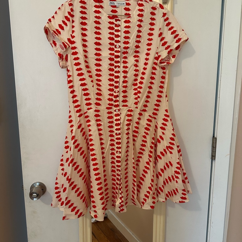 Zara Short-Sleeve Lip-Print Red and White Patterned Flirty Cute Dress